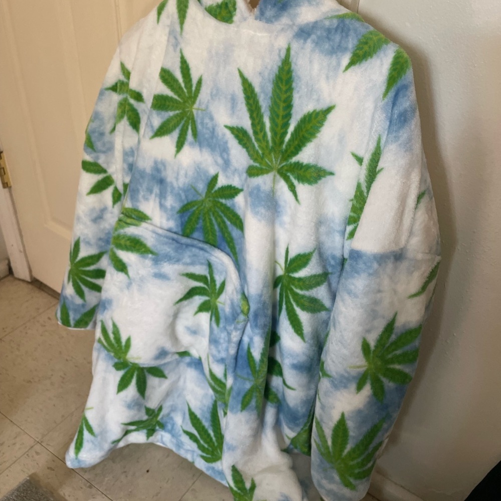 Weed leaf hoodie